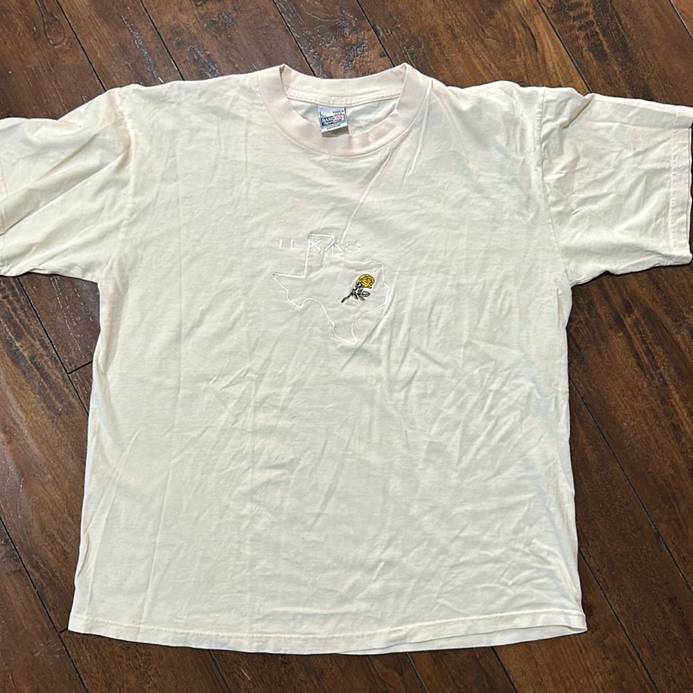 Vintage 90s Yellow Rose of Texas Embroidered T Shirt